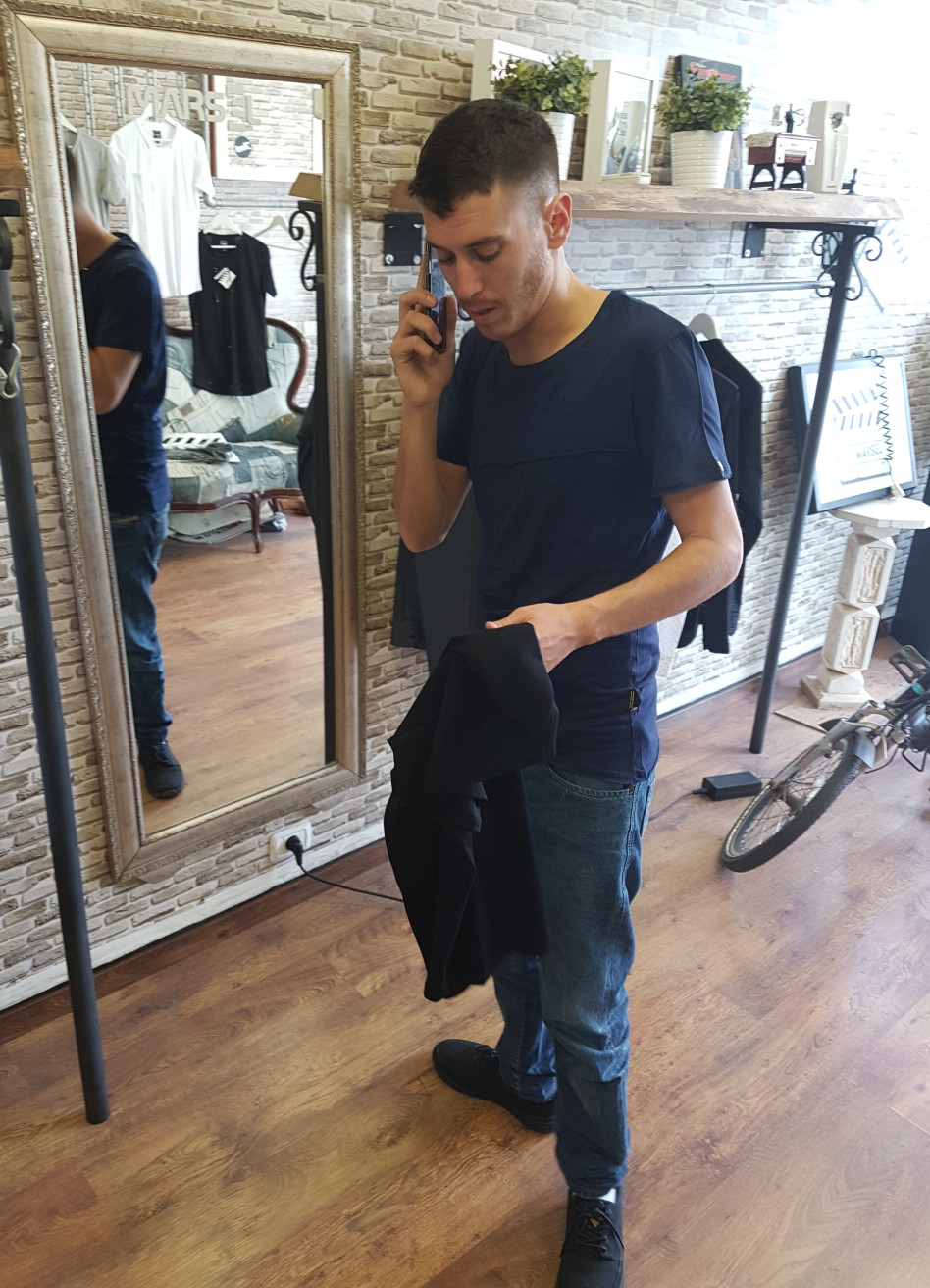 "מאמי מה את אומרת על כחול?"