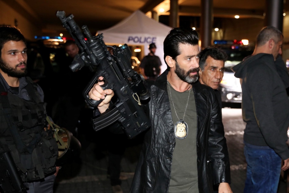 תיזהרו, הוא גם חמוש