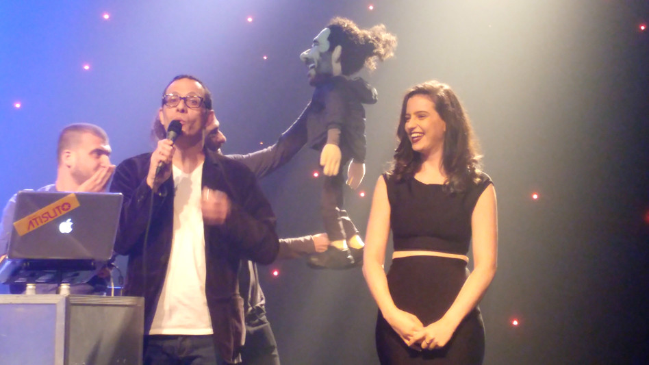 על הבמה. קורין וארז טל