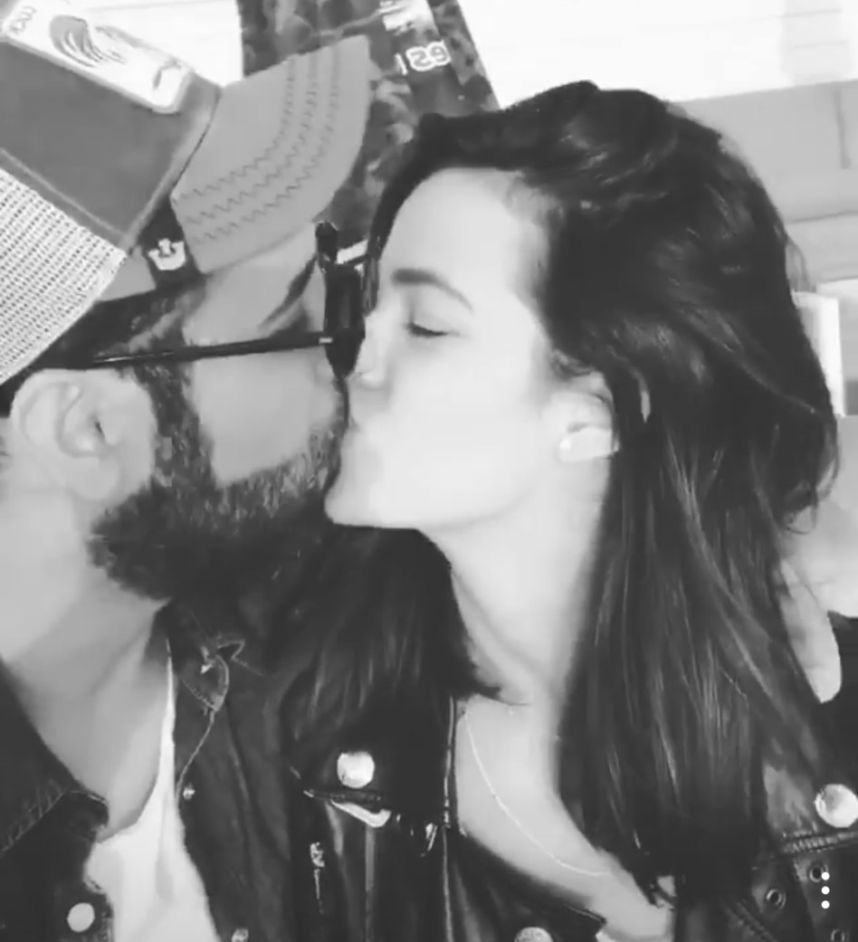 נשיקת אוהבים (צילום: אינסטגרם)