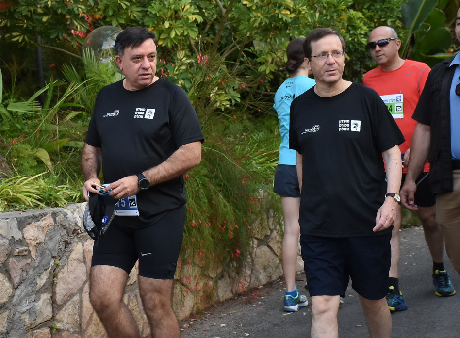 יצחק (בוז'י) הרצוג ואבי גבאי