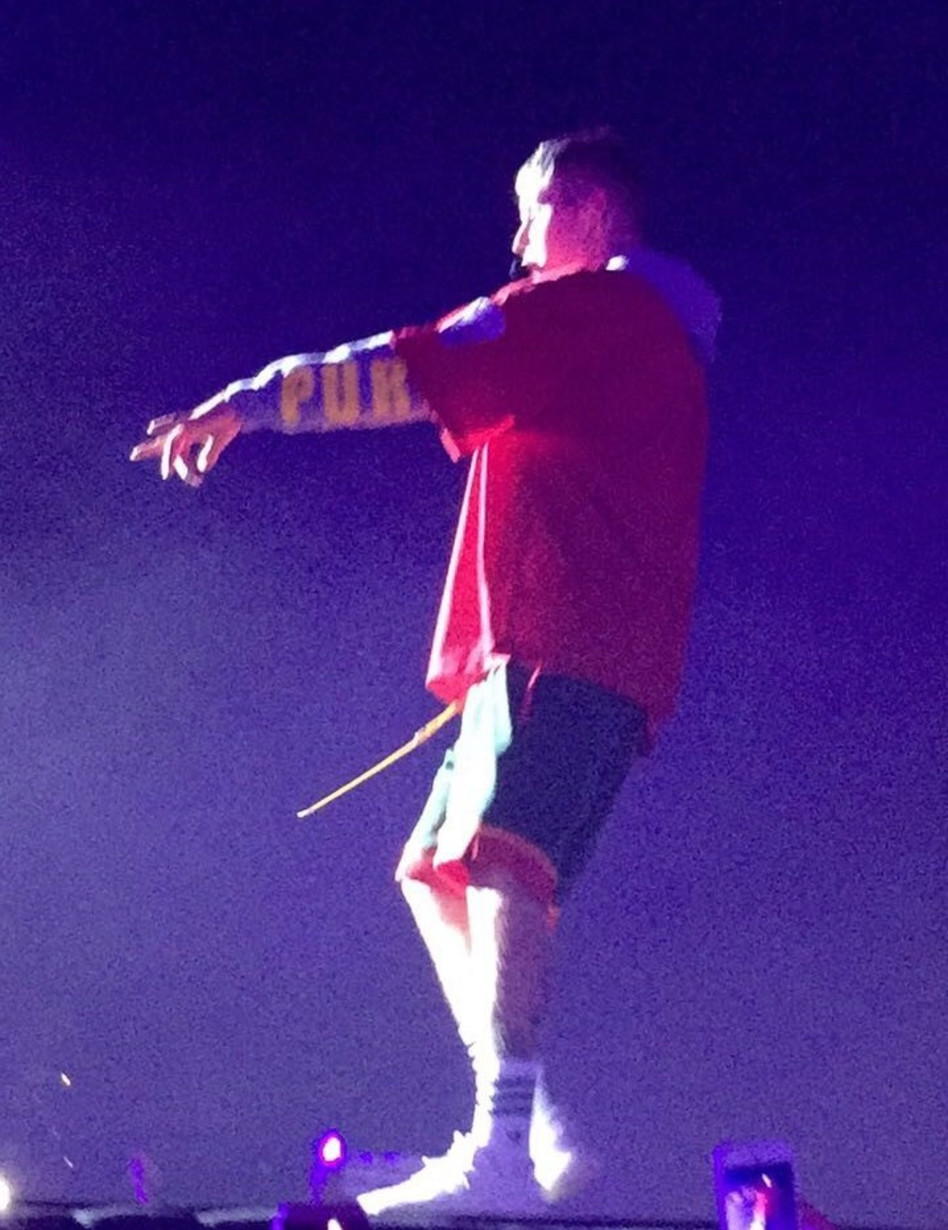 חוגג על הבמה. ג'סטין ביבר. צילום: נעם גרינר