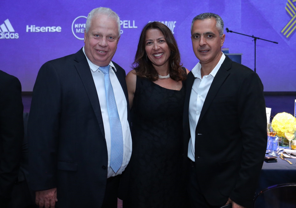 עמוס גבאי, שרון תמם ואבי מסינג. צילום: רמי גורודיש