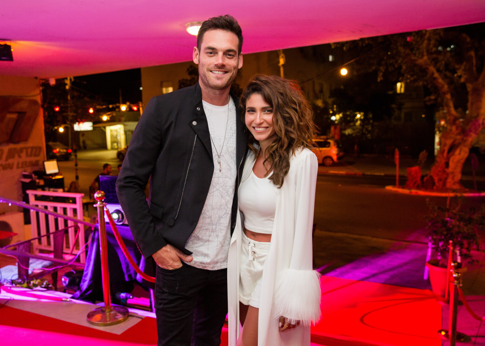 מחול עם גל אמיתי. צילום: לירן טפירו