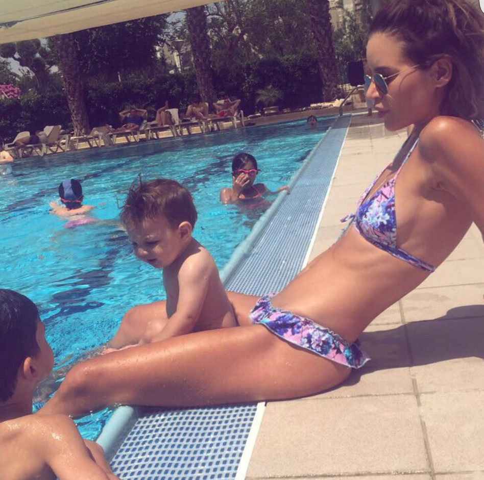 משכשכת בבריכה. צילום: אינסטגרם