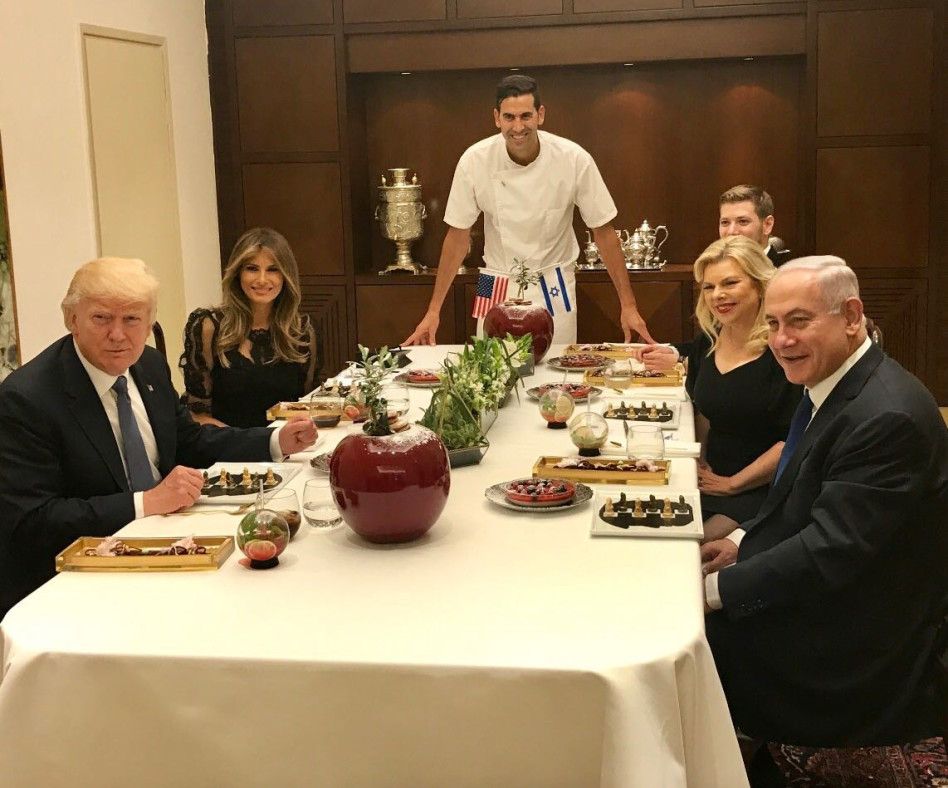 הכי מכובד. הזוג נתניהו, טראמפ והשף שגב משה (צילום: יח"צ)