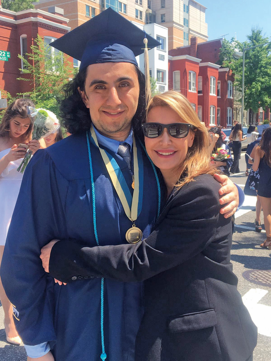 רונית רפאל ובנה (צילום: דניאל רז)