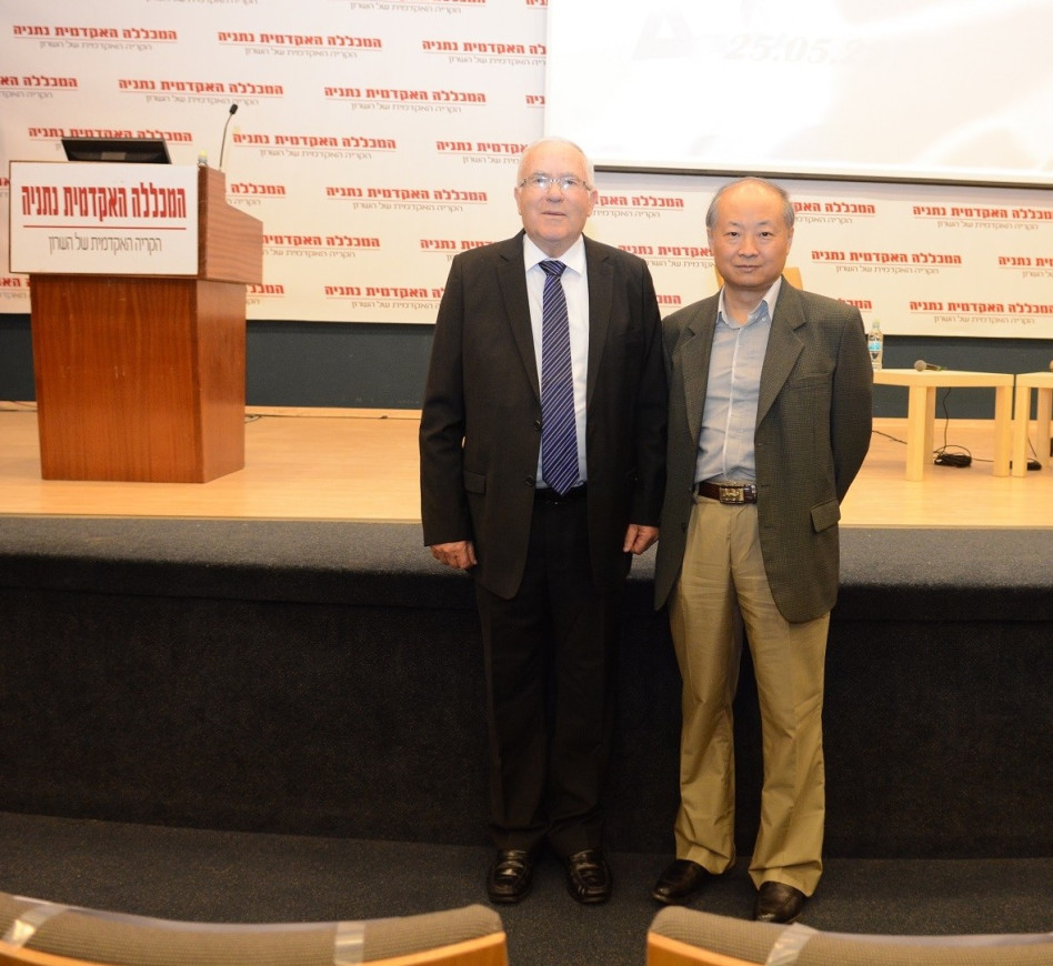 ג'אן יונג-סין וצבי ארד  (צילום: אייל רוכסר)