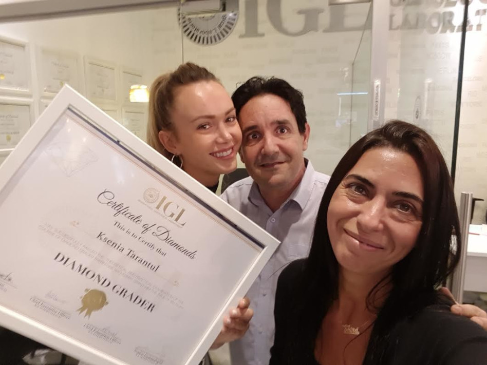 איזה כיף לה! קסניה טרנטול והצוות (צילום: יח"צ)