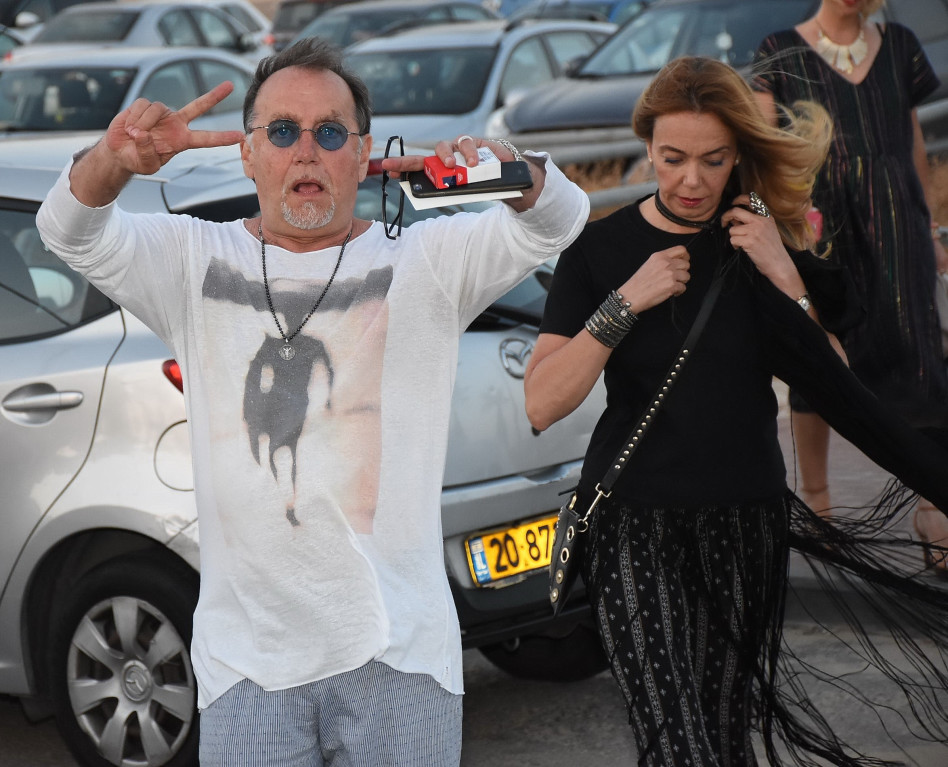 פרי ואביב גלעדי