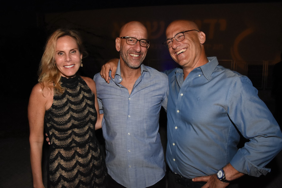 תמיר גילת, עדי וציפי שטראוס