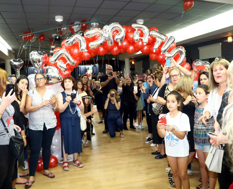 נכון שזה נראה כמו צעידה לחופה?