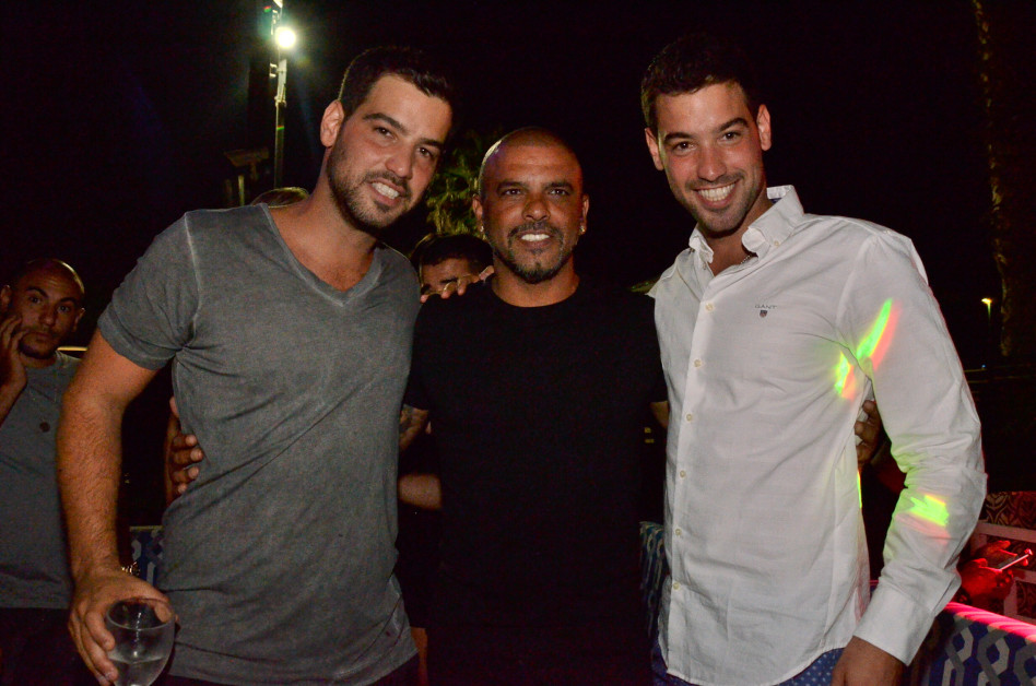 מרוגשים. בעלי השמחה