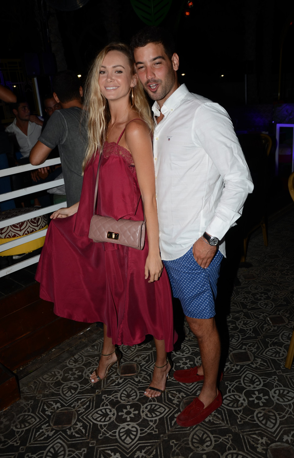 התאים את צבע הנעליים עבודה. עמרי בן נתן וקסניה