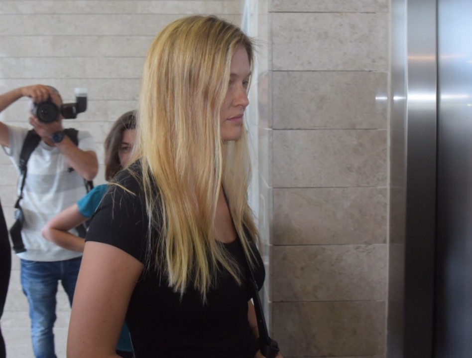 או אולי קצת מודאגת?