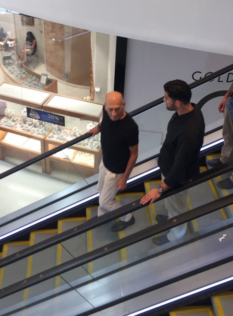 משחק במדרגות. אהוד אולמרט (צילום פרטי)