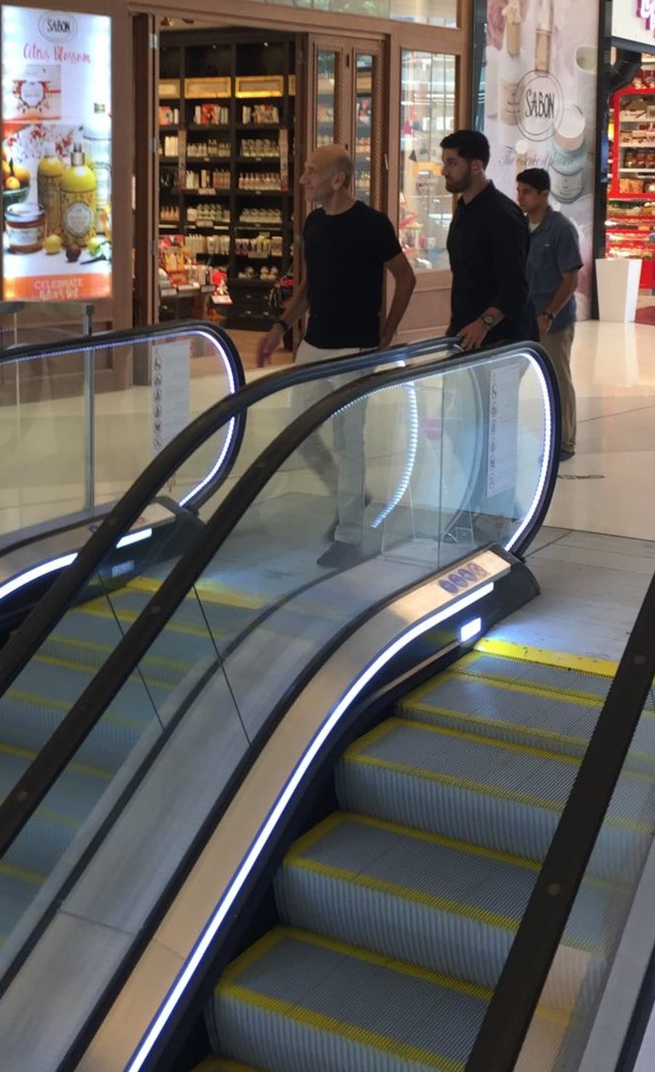 העיקר שהוא עושה חיים