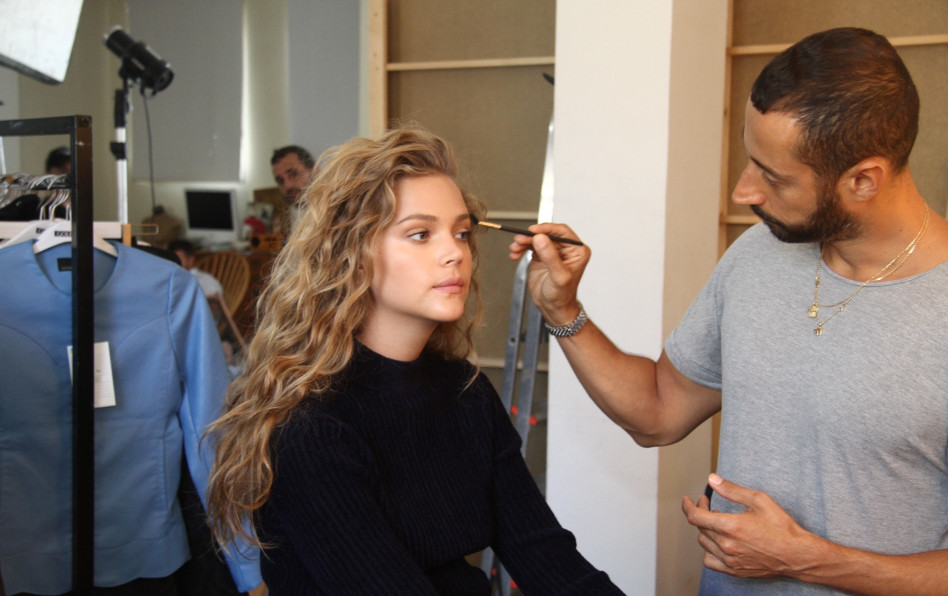 תיקון איפור וספיחת לחות קטנה