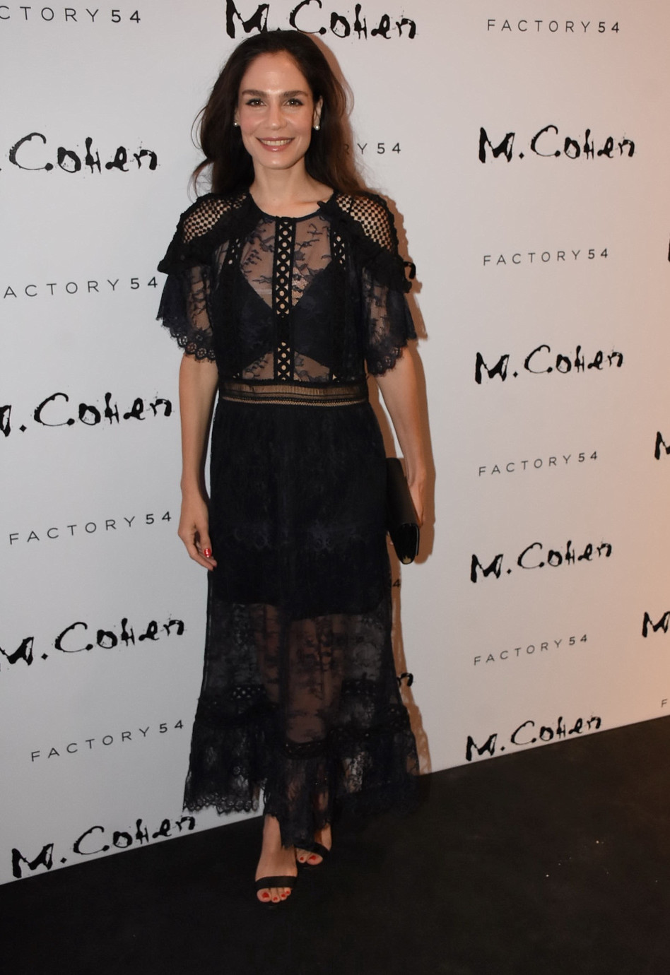 יפה בשחור. נטע גרטי