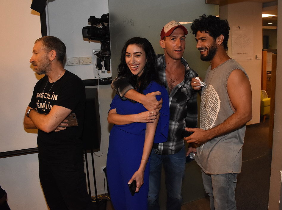 כולם בעצם חברים. אביב אלוש, אורי פפר, הילה סעדה ומארק אווניר