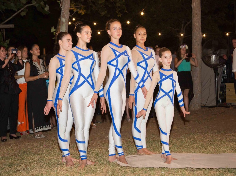 מתאמנות איגוד ההתעמלות והאקרובטיקה של מכבי דן