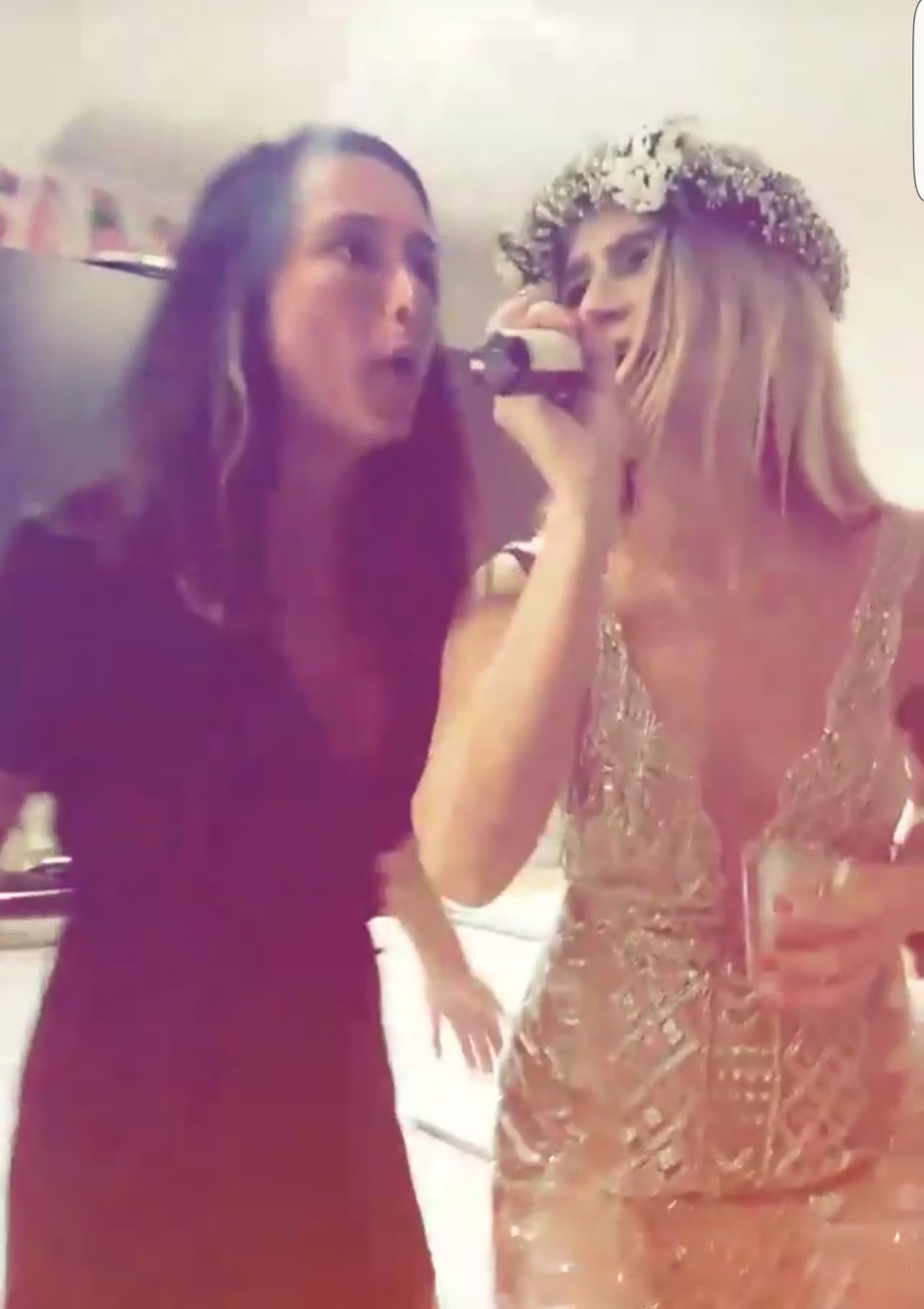 היה גם קריוקי. שי מיקה וחברה