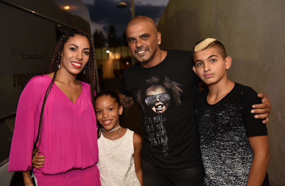 מכבד את המשפחה. אייל גולן ושיילה ונורמה גיבסון (צילום ארן חן)