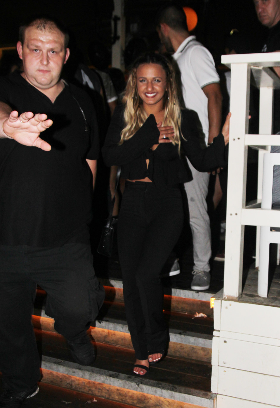 מרחיק את הפפראצי