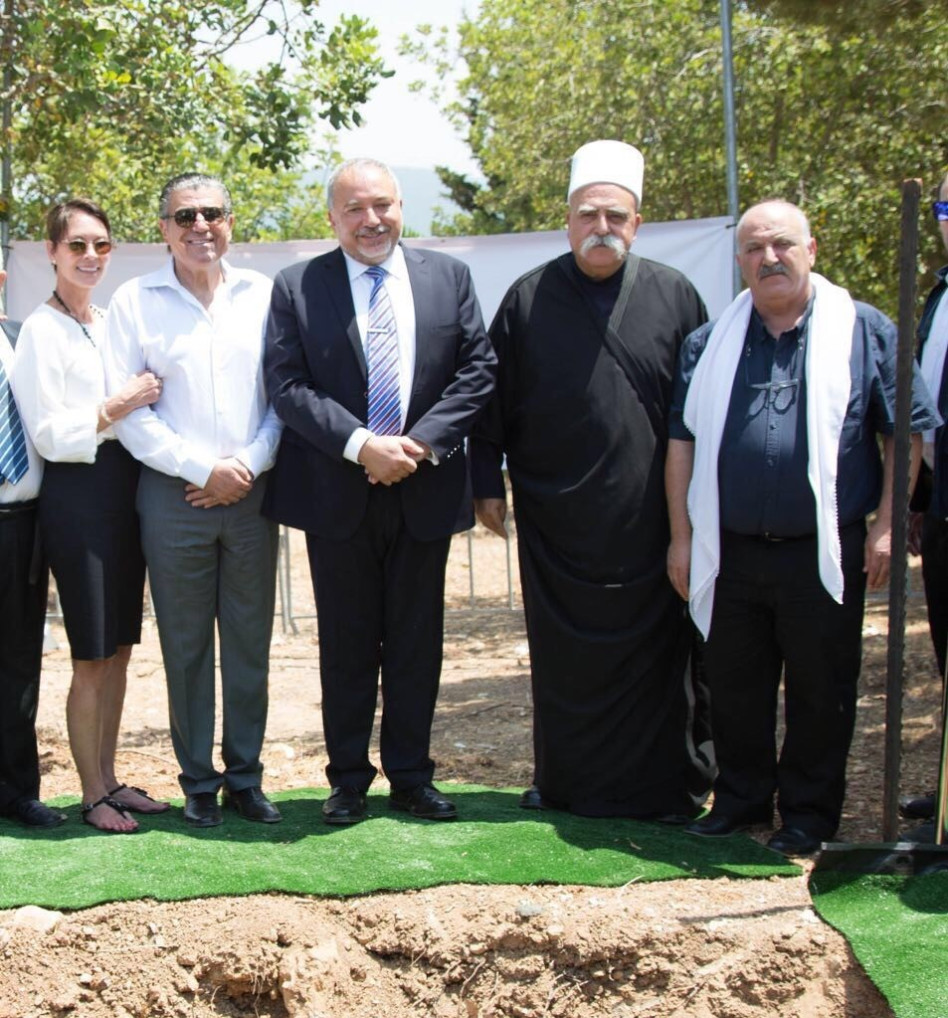 שכיב שנאן, שייח מוואפק טריף, אביגדור ליברמן וחיים ושריל סבן (צילום: סקאלי)