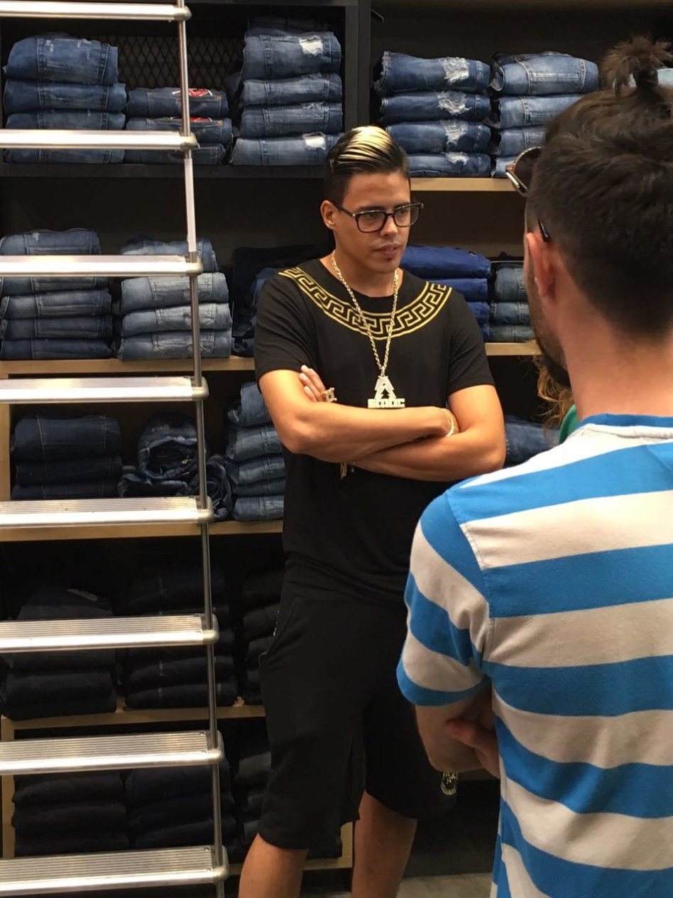 בפוזה רצינית