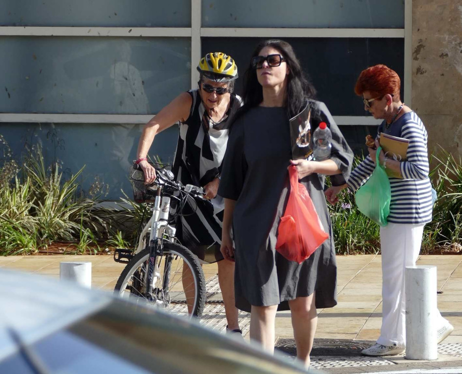 יאללה, אפשר לחצות