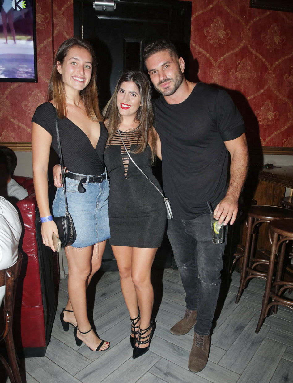 עם היפות שלו. אלון ששון, דניאל איבסריס, ניקולה וורד (צילום: שוקה כהן)