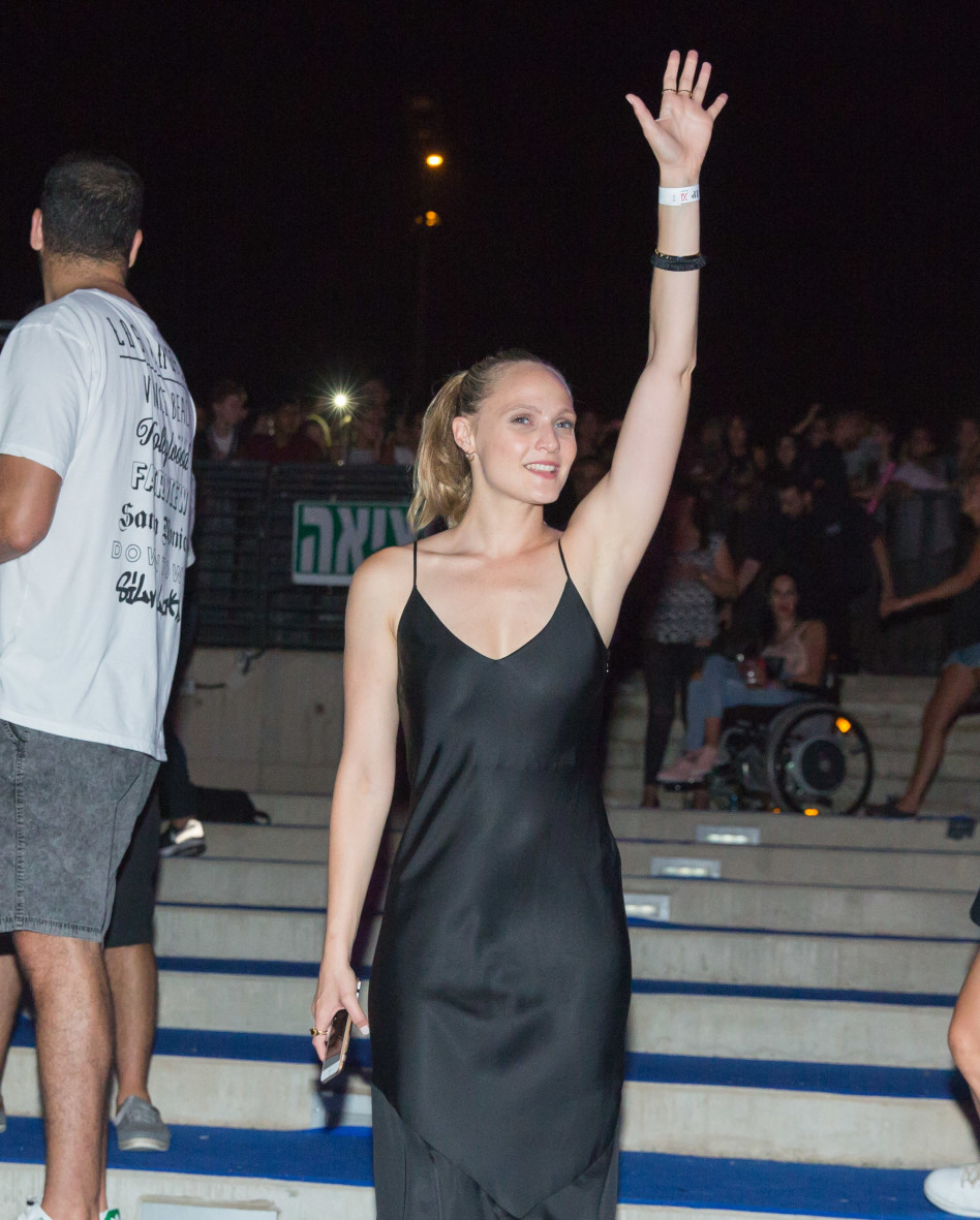 כמו איזה סופרסטאר. רוני דואני