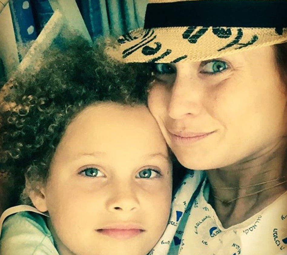 בקרוב תחזור לעמוד על הרגליים. דובינצ'יק ובתה (צילום: אינסטגרם)