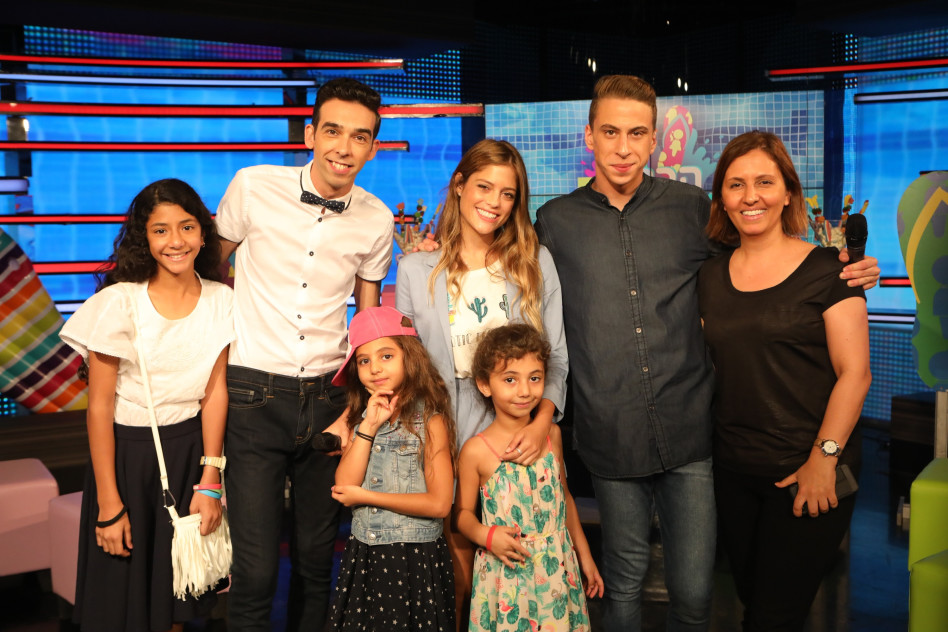 גילה גמליאל, הבנות ומנחי ערוץ הילדים (צילום: רפי דלויה)