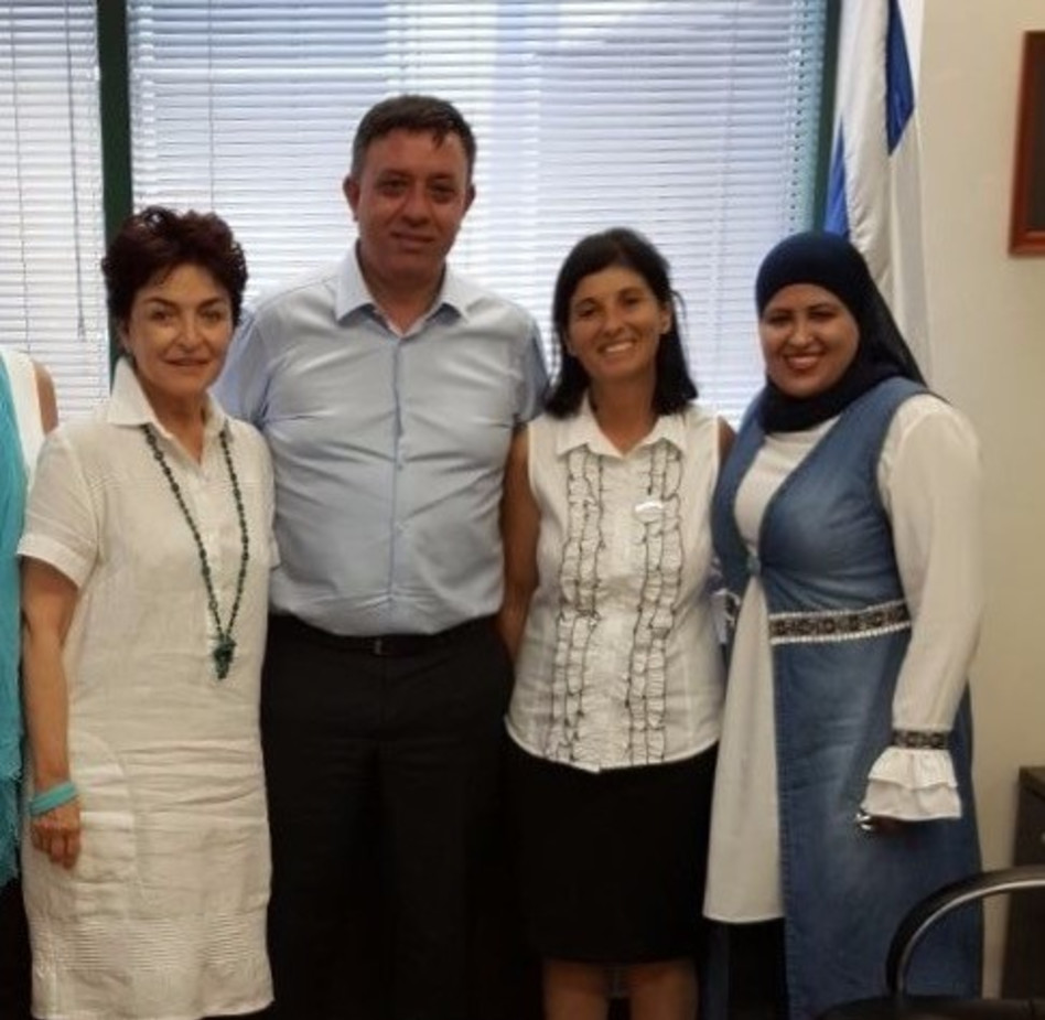 מנאר אבו דחל, מרילין סמדג'ה, אבי גבאי וסביונה רוטלוי (צילום: נשים עושות שלום)