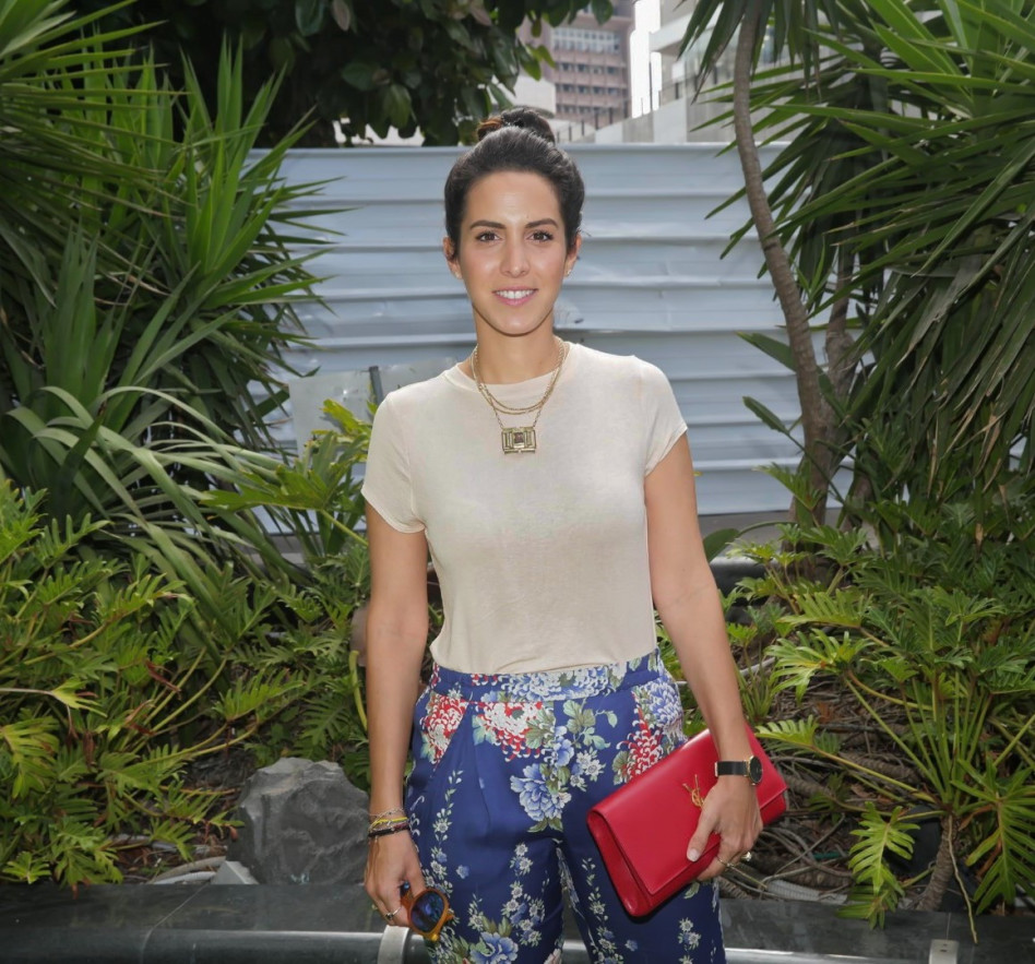 מיהרה למסיבת הפתעה. שי לי שינדלר