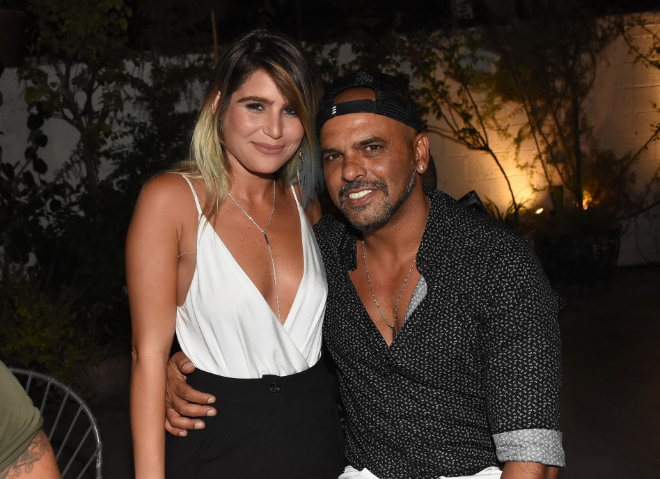 וגם חיבוק משי מיקה