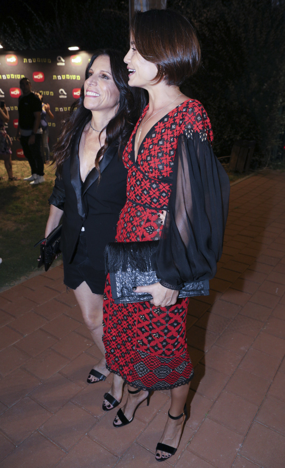 מאוהבות. אורנה בנאי ובת חן סבג (צילום: רפי דלויה)