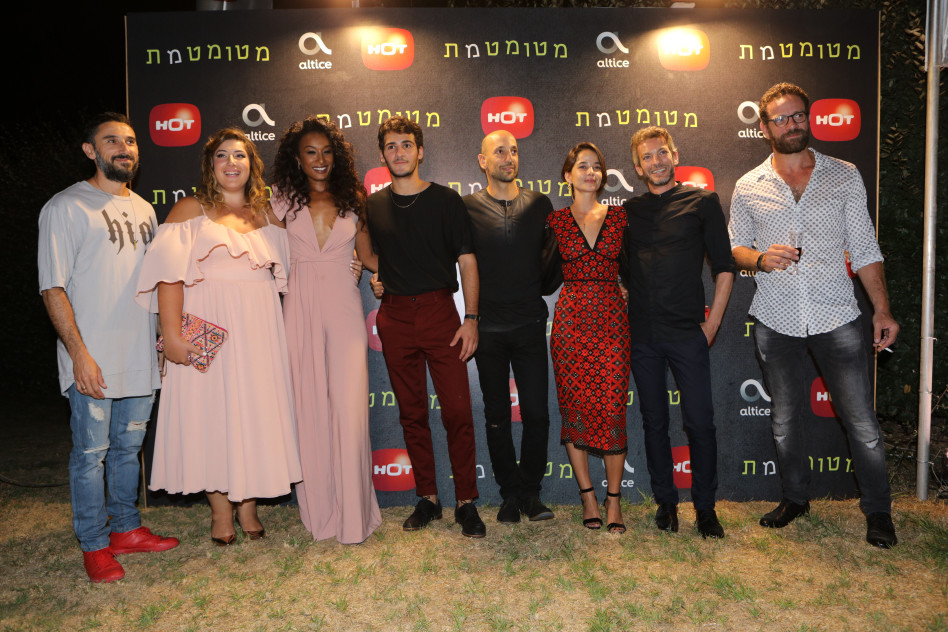 הקאסט המרוגש