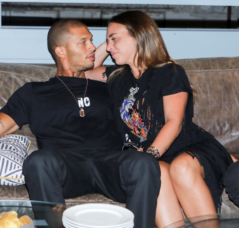 תמיד מאוהבים. קלואי גרין וג'רמי מיקס