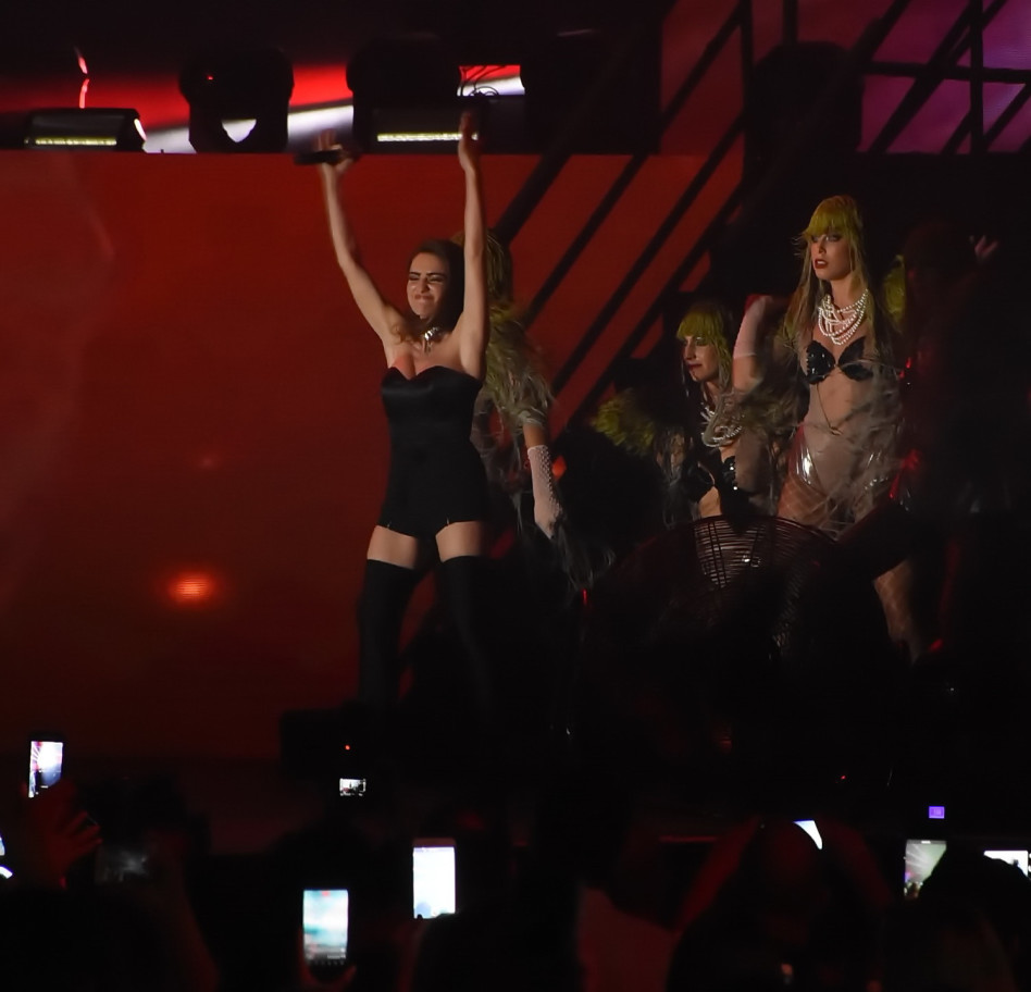 רוקדת. אניה בוקשטיין