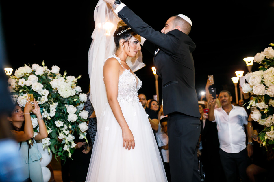 מקודשת. שיר לוי ושרון ג'יבלי (צילום: צילום אחר יעד)