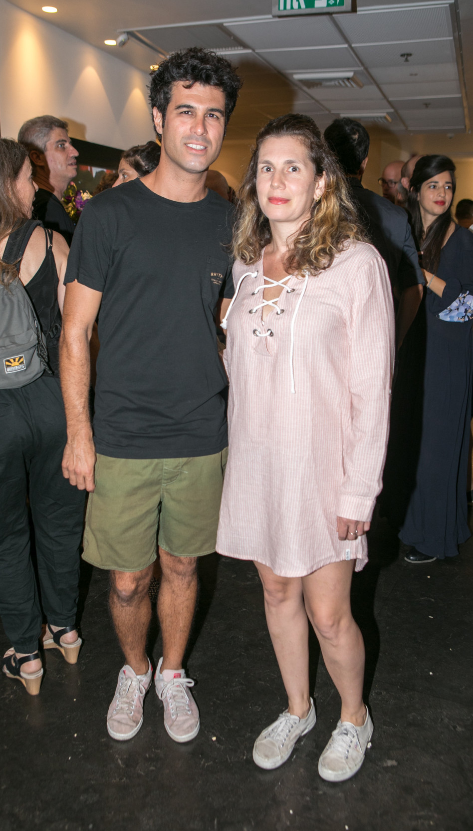 הרבה זמן לא ראינו אותו. טל מוסרי ואשתו (צילום: עופר חן)