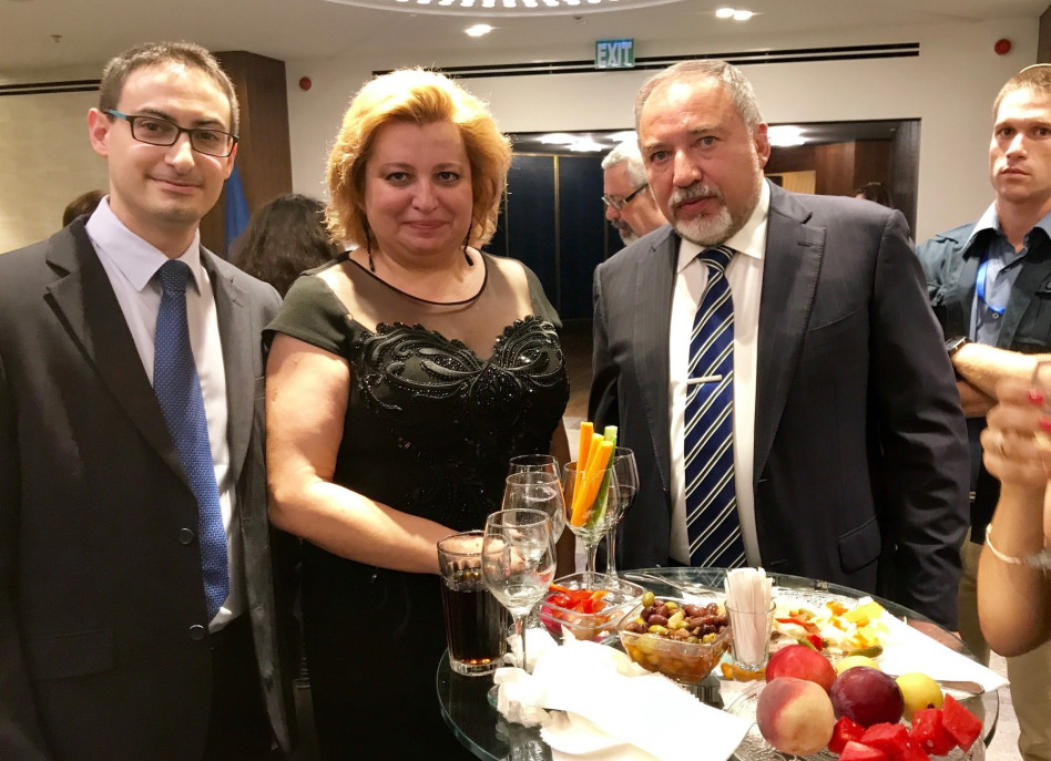 אביגדור ליברמן, גבריאה מורארו ומורן מנו (צילום: יח"צ)