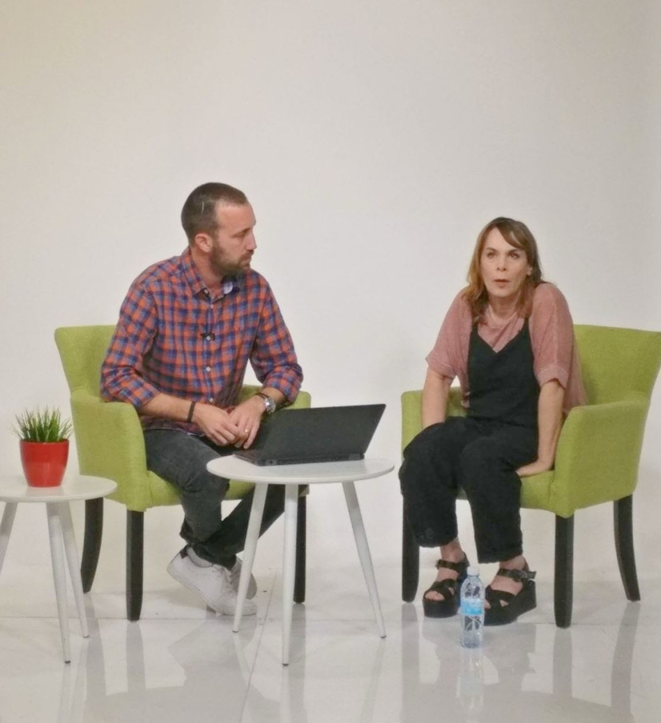 אורלי זילברשץ נדהמת מהבשורות לקירבה המשפחתית שגילתה. (צילום: My Heritage)