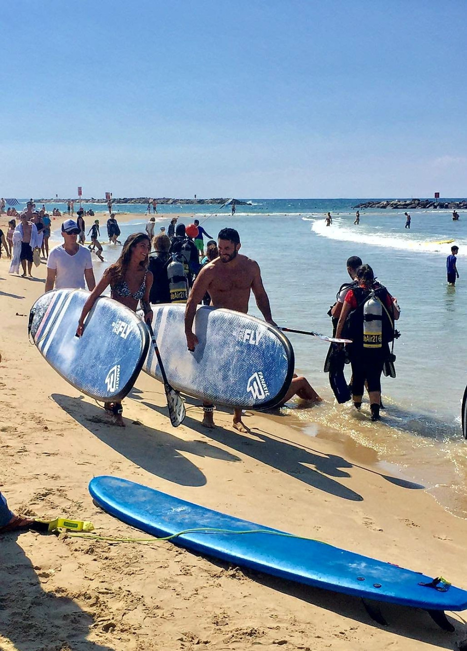 כבר חודשיים של אהבה חדשה. אלון ששון ודפי דיין בחופי ת"א