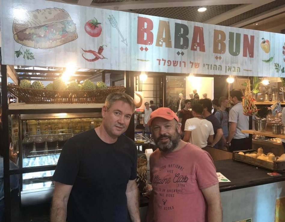 ממשיך אל עבר היעד הבא "קפטן קארי"  .עם אופיר אורן (צילום: יח"צ)