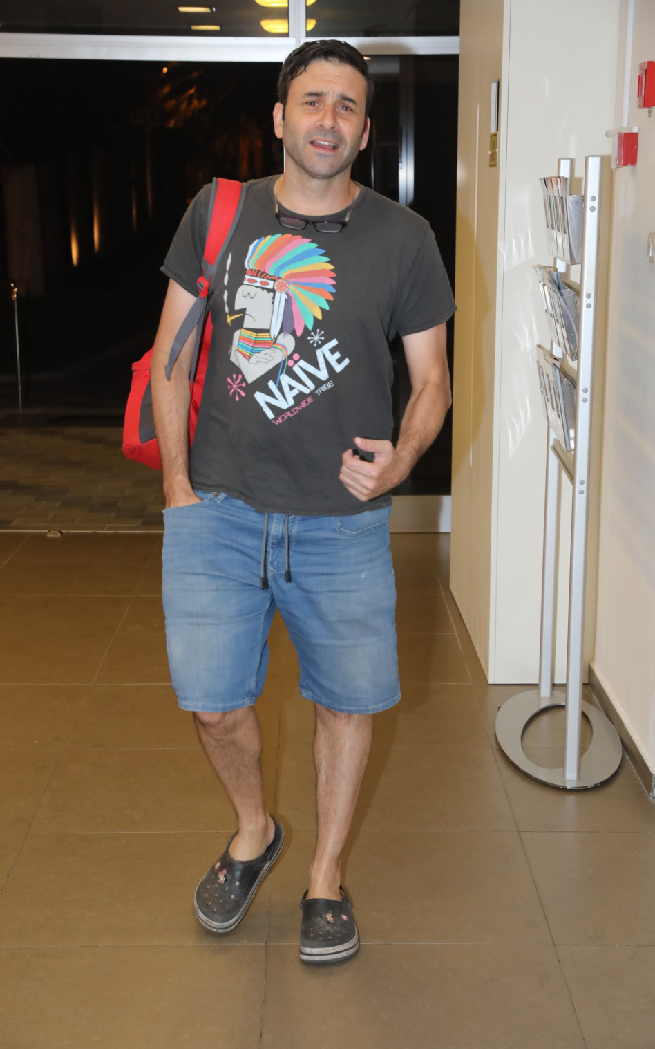 מותר קרוקס בתיאטרון? גיא לואל (צילום: רפי דלויה)