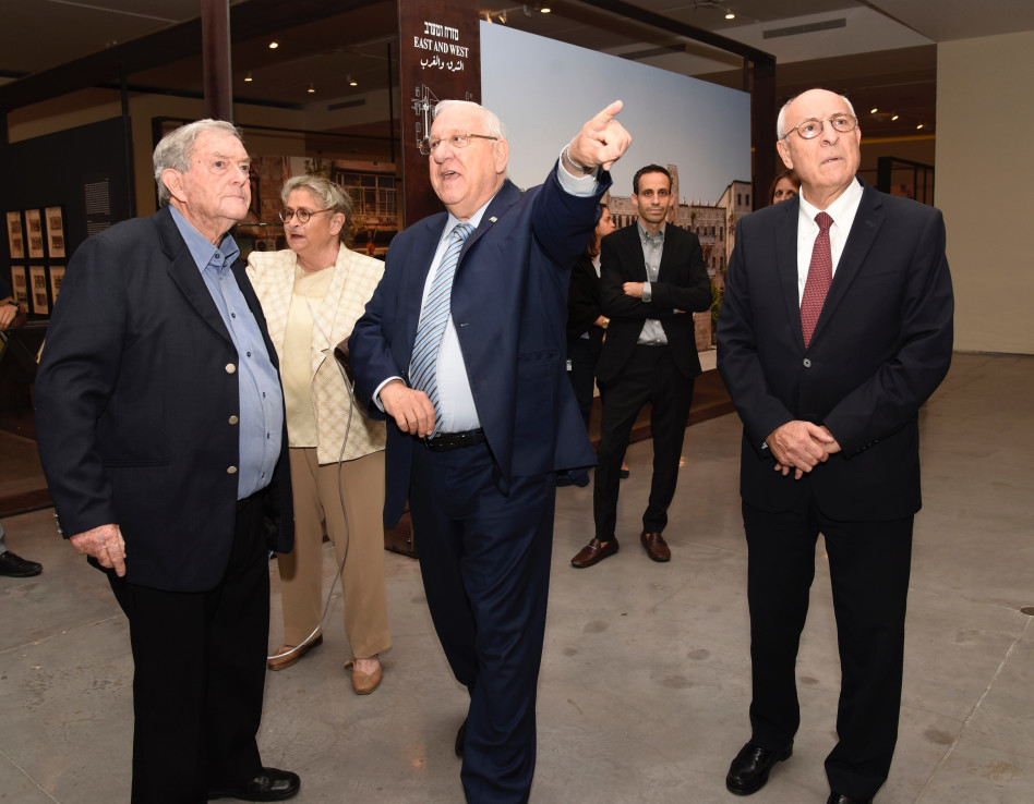 עו"ד יצחק מלכו, ראובן ונחמה ריבלין ודוד קרויאנקר (צילום: עפרית רוזנברג)